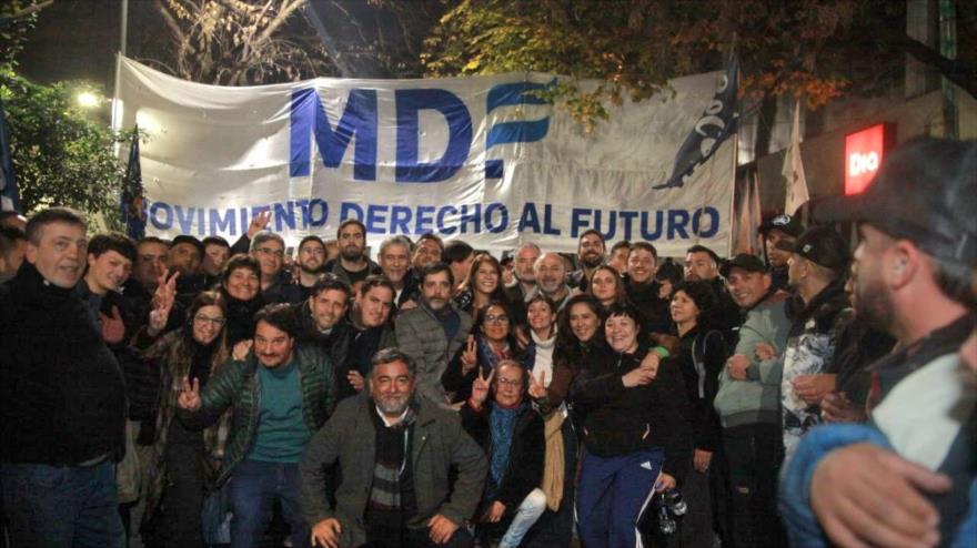 Movimientos sociales y organizaciones políticas de Argentina frente a la casa de Cristina Fernández, el 11 de junio de 2025.