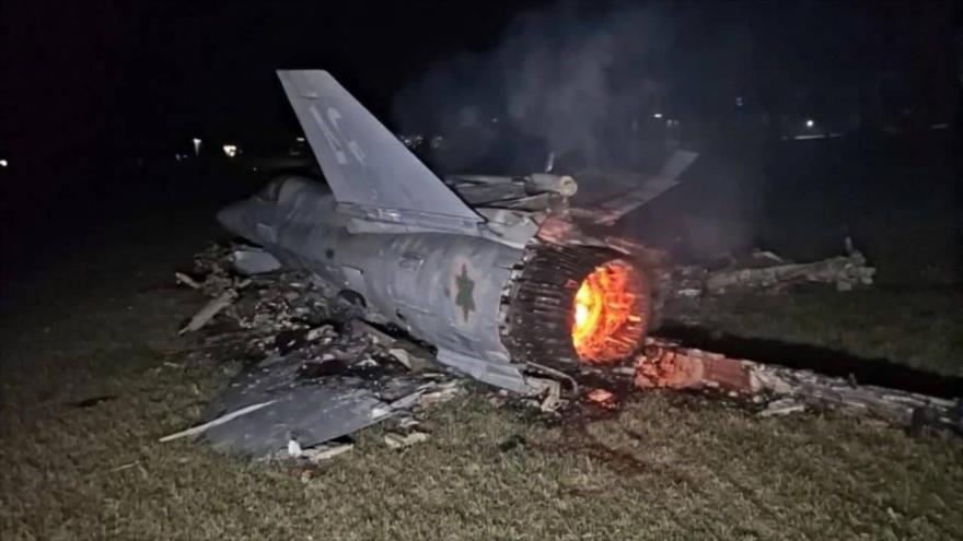 Un caza F-35 israelí derribado por la defensa aérea de Irán, 14 de junio de 2025. (Foto: IRIB)