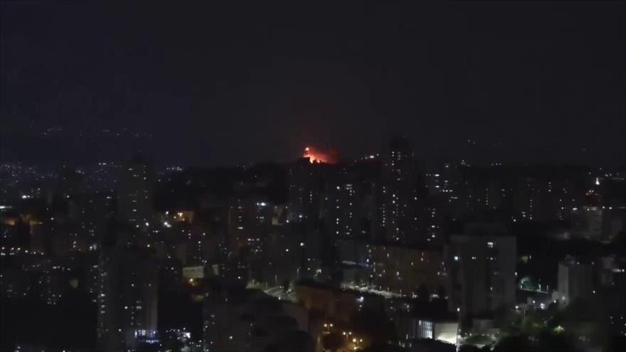 Momento del impacto de un misil iraní en la ciudad israelí de Haifa, 15 de junio de 2025.