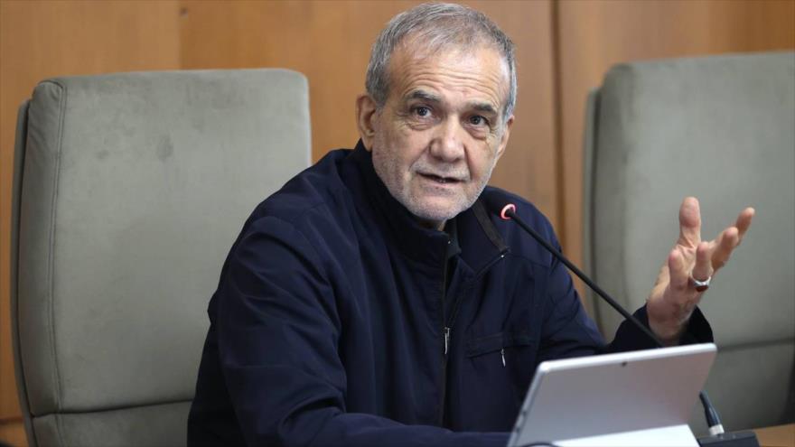 El presidente de Irán, Masud Pezeshkian, en la reunión del Gabinete en Teherán, 22 de junio de 2025.