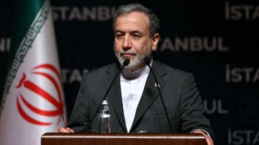 El ministro de Asuntos Exteriores de Irán, Abás Araqchi, habal en una rueda de prensa en Estambul, Turquía, 22 de junio de 2025.
