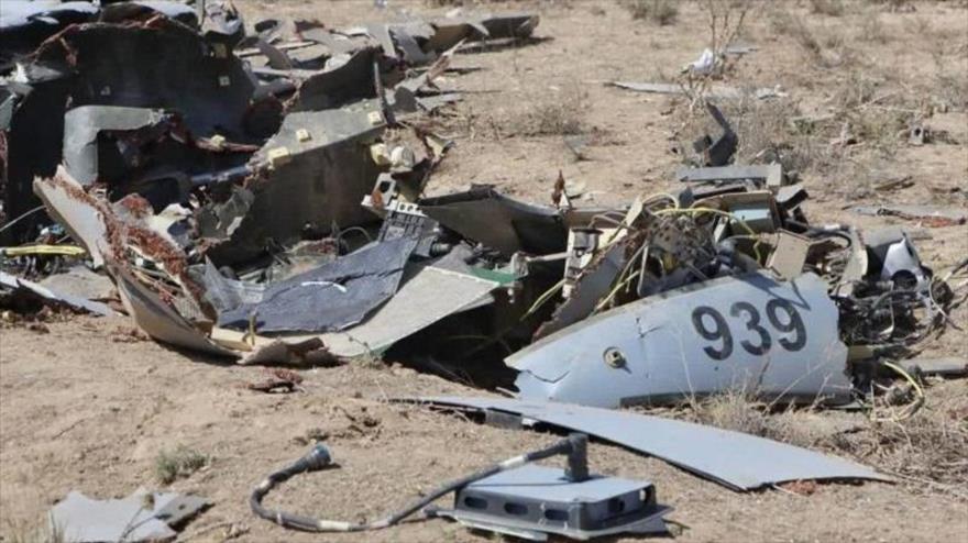 Piezas desarticuladas de un dron Hermes israelí, derribado por el Cuerpo de Guardianes de la Revolución Islámica en el centro de Irán.