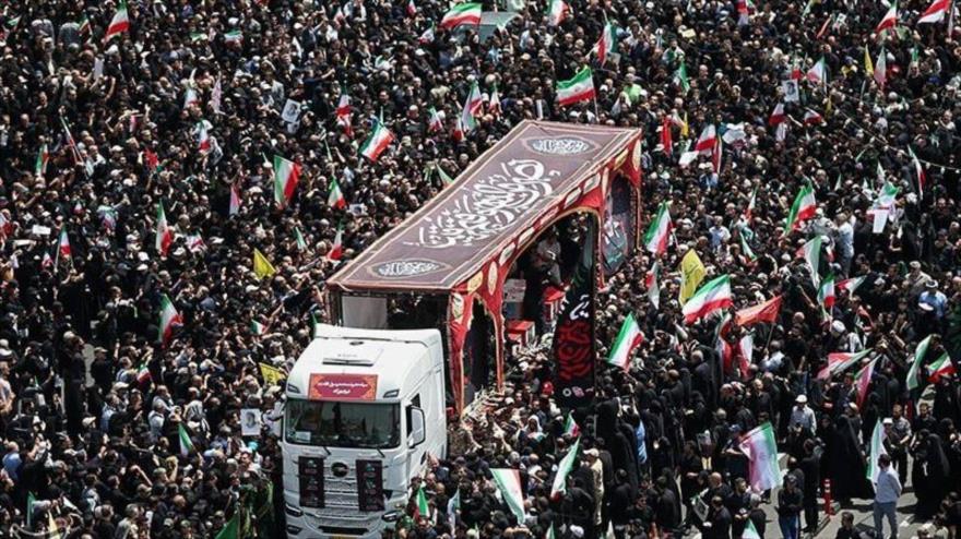 Masivo cortejo fúnebre de los mártires de la agresión israelí en Teherán, capital iraní, 28 de junio de 2025.