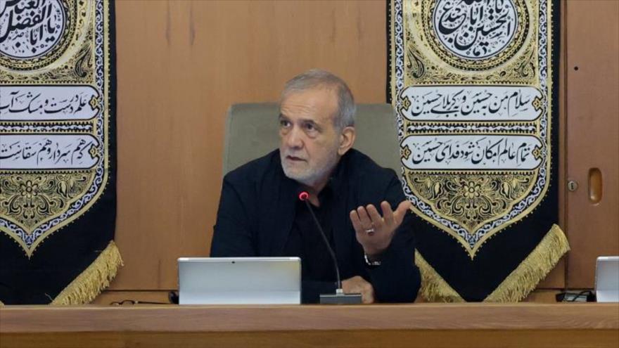 El presidente de Irán, Masud Pezeshkian, durante una reunión con su gabinete ministerial en Teherán, 29 de junio de 2025.