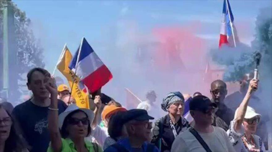 Manifestantes en París protestaron contra la OTAN, 29 de junio de 2025.