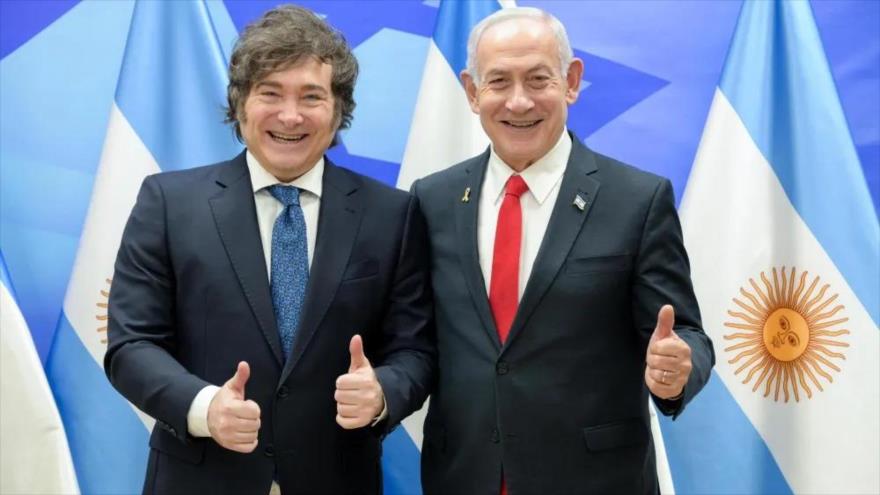 El presidente de Argentina, Javier Milei, y el primer ministro israelí, Benjamín Netanyahu, durante su encuentro en Al-Quds (Jerusalén).