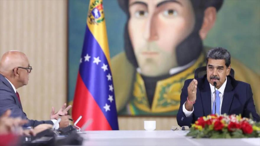 El presidente de Venezuela, Nicolás Maduro, y el presidente de la Asamblea Nacional del país, Jorge Rodríguez, durante una reunión laboral.
