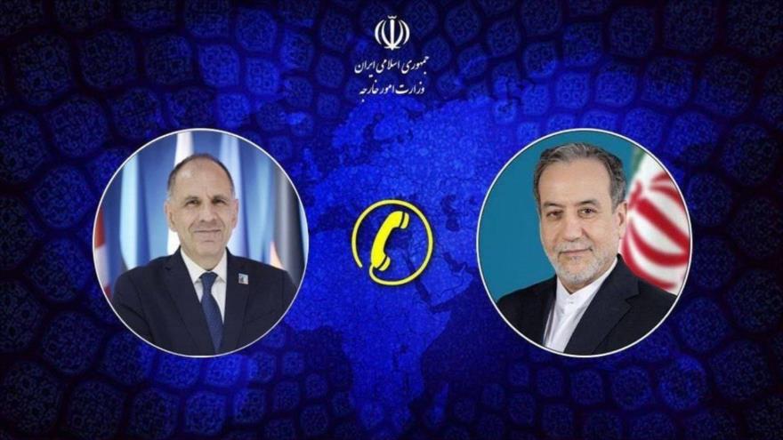 El ministro de Asuntos Exteriores de Irán, Seyed Abás Araqchi (dcha.), y el canciller griego, Grapter Yitis.