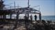 Secuelas del bombardeo israelí contra un café en la costa de Gaza