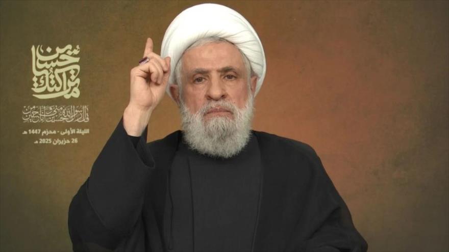 El líder del Movimiento de Resistencia Islámica del Líbano (Hezbolá), el sheij Naim Qasem, durante un discurso.