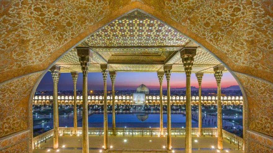 Una vista de la histórica Plaza Imam, también conocida como Naqshe Yahan, en Isfahán, centro de Irán, declarada Patrimonio de la Humanidad por la Unesco.