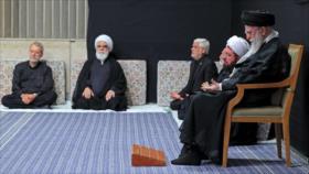 Líder asiste a la ceremonia del aniversario del martirio del Imam Husein (P)