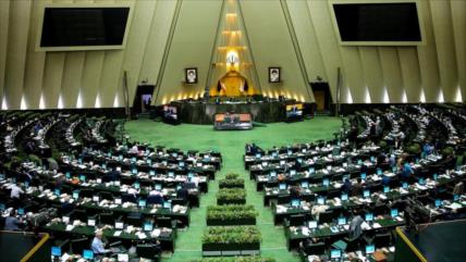 Parlamento iraní impulsa iniciativa para demandar a Israel y EEUU