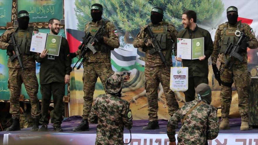 HAMAS libera a dos retenidos israelíes en la Franja de Gaza como parte de un anterior acuerdo de alto el fuego.