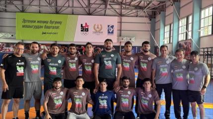 Luchadores jóvenes iraníes ganan Campeonato Asiático con 9 medallas