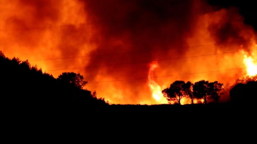 Incendios en Europa: miles de personas confinadas en Francia y España
