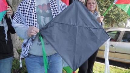 Elevando cometas al cielo, chilenos desean liberación de Palestina 