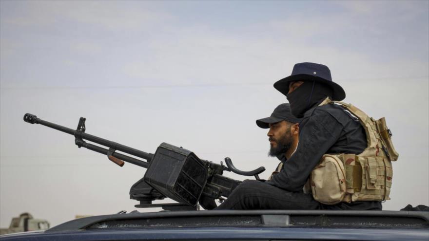 Fuerzas de seguridad sirias en la carretera en la provincia de Al-Suwayda, sur de Siria, 1 de mayo de 2025. (Foto: AFP)
