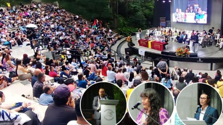 Los poetas recitan poemas en la 35.ª edición del Festival Internacional de Poesía de Medellín, 12 de julio de 2025.