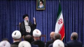 Líder de Irán: no se pueden doblegar al pueblo iraní con la guerra