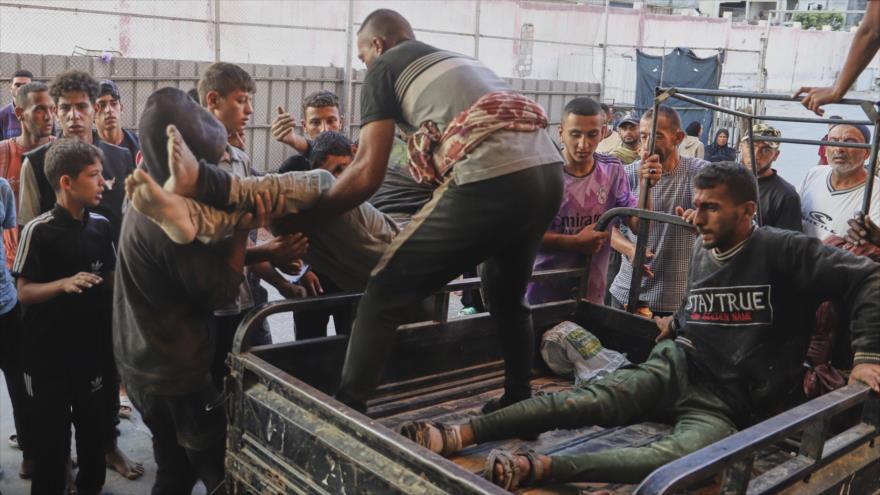 Un palestino resultó herido tras un ataque israelí durante una distribución de alimentos organizada por la GHF, y fue trasladado al Hospital Al-Nasser en Jan Yunis, sur de Gaza, 19 de julio de 2025. (Foto: AP)