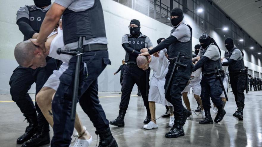 El Salvador tiene negocio con EEUU al retener migrantes: experto