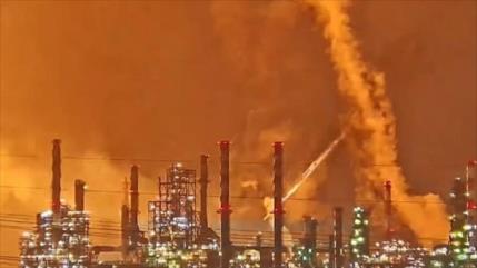 Vídeo muestra cómo misiles iraníes impactan una refinería israelí