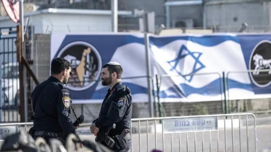 Fuerzas israelíes toman frente a la Prisión de Ofer en Al-Quds (Jerusalén), 19 de enero de 2025. 