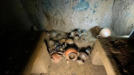 Arqueólogos italianos hallan tumba sellada desde hace 2600 años