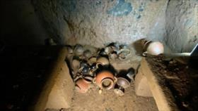 Arqueólogos italianos hallan tumba sellada desde hace 2600 años