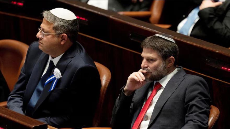 El ministro radical sionista, Itamar Ben-Gvir (Izda.) y el ministro de finanzas de Israel, Bezalel Smotrich.