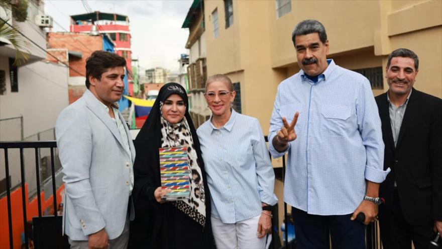 Maduro premia a la periodista iraní que desafió a Israel en vivo