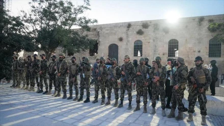 Una imagen de los militantes afiliados al grupo Hayat Tahrir al-Sham (HTS) en Siria. (Foto: X)