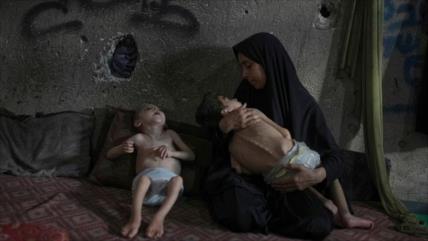 Un bebé palestino muere y otro sufre muerte gradual por hambre en Gaza