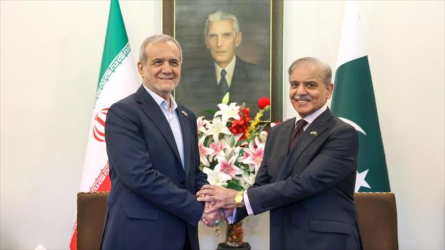 Irán y Pakistán firman 12 acuerdos de cooperación en diversas áreas