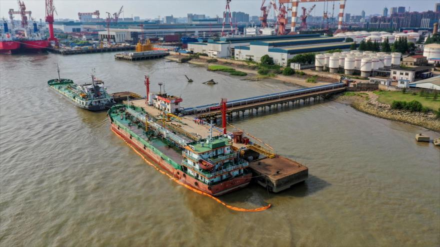 Tanques de petróleo en una terminal del depósito de petróleo Sinopec Yaogang en Nantong, provincia de Jiangsu, China. (Foto: Reuters)
