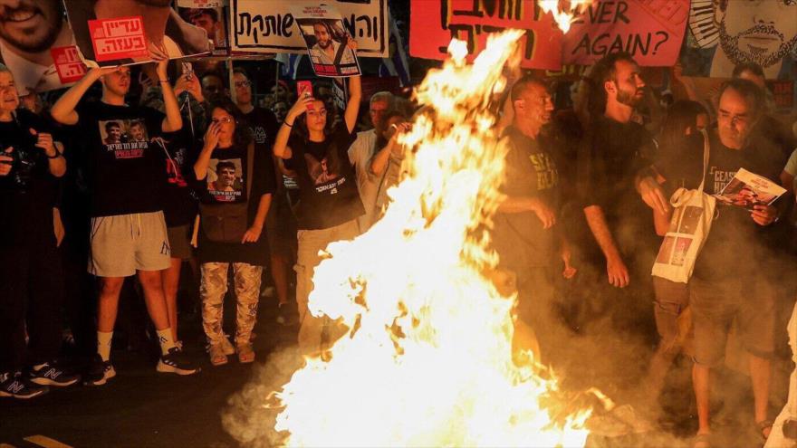 Manifestantes israelíes protestan en Tel Aviv a favor de un acuerdo para la liberación de los retenidos en Gaza, 2 de agosto de 2025. (Foto: AFP)