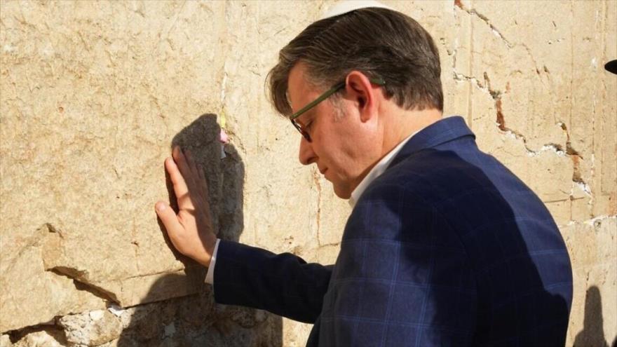 El presidente de la Cámara de Representantes, Mike Johnson, durante su visita a los territorios palestinos ocupados por Israel, 4 de agosto de 2025.