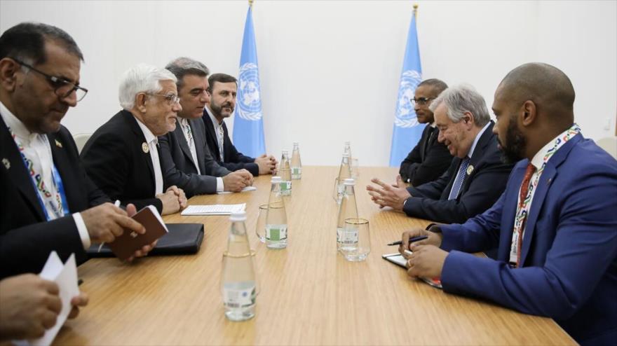 El vicepresidente primero de Irán, Mohamad Reza Aref(izd), y el secretario general de la ONU, António Guterres, reunidos en ciudad de Awaza, Turkmenistán, 5 de agosto de 2025.
