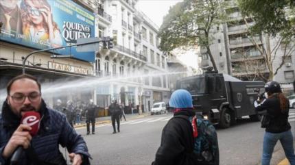 Represión en Argentina deja 25 heridos frente al Congreso Nacional