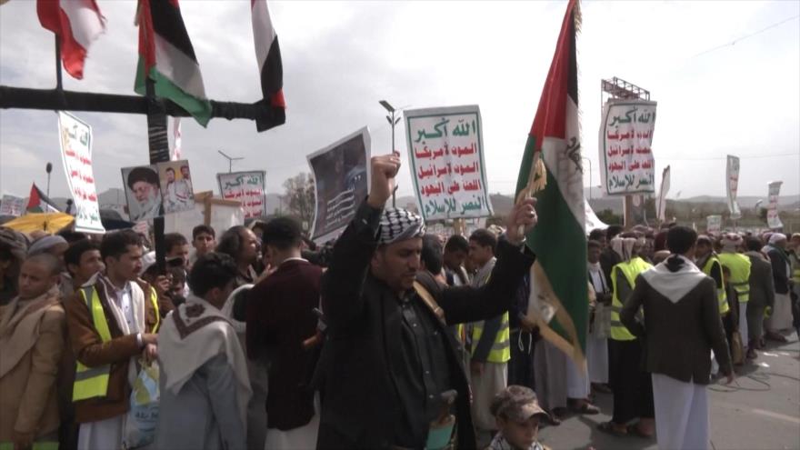Yemeníes marchan en rechazo al hambre impuesto por Israel en Gaza