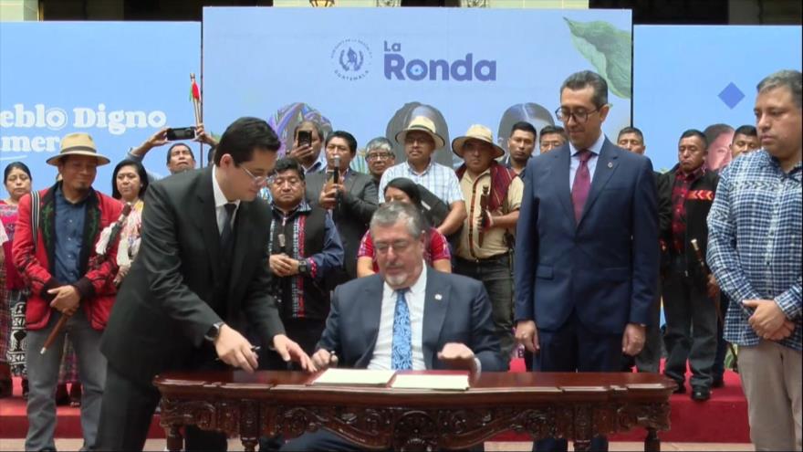 Presidente firma iniciativa clave para pueblos originarios en Guatemala