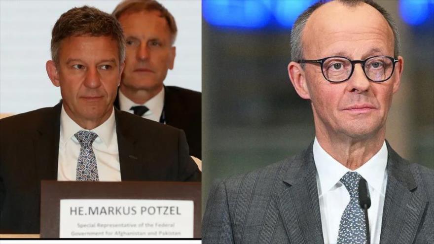 El nuevo canciller de Alemania, Friedrich Merz (dch.), el embajador de Alemania Markus Potzel, (izqda.).