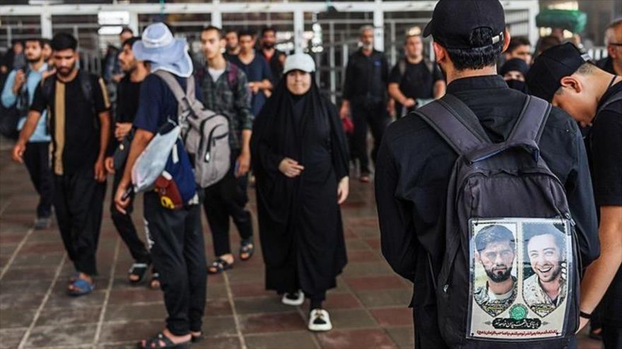 Los peregrinos iraníes vuelven al país tras participar en la caminata de Arbaín, en la ciudad santa de Karbala.