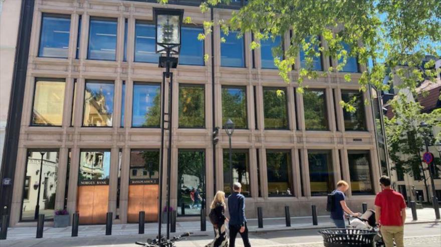 La fachada del Banco Central de Noruega (Norges Bank) en Oslo.