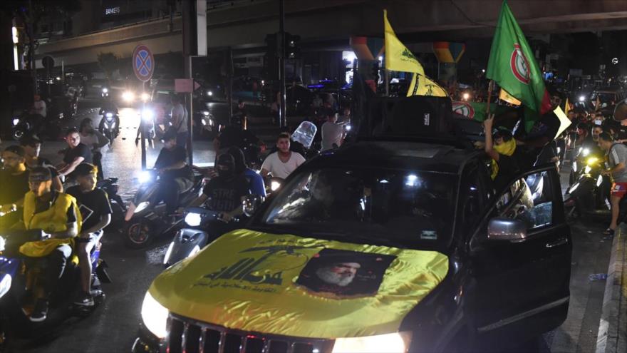 Partidarios del grupo de resistencia libanés Hezbolá protestan contra el respaldo del gobierno a un plan para desarmarlo, Beirut, Líbano, 8 de agosto de 2025.