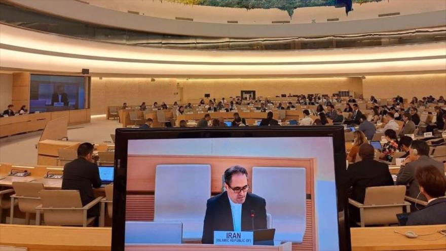 El director del Departamento de Desarme y Control de Armas del Ministerio de Asuntos Exteriores de Irán, Heidar Ali Baluchi, habla en una reunión del Grupo de Trabajo sobre el Fortalecimiento de la Convención sobre la Prohibición de las Armas Biológicas (CAB) en Ginebra,11 de agosto de 2025.