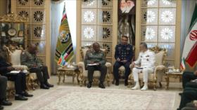 Irán y Sudáfrica abogan por ampliar nexos militares y de defensa