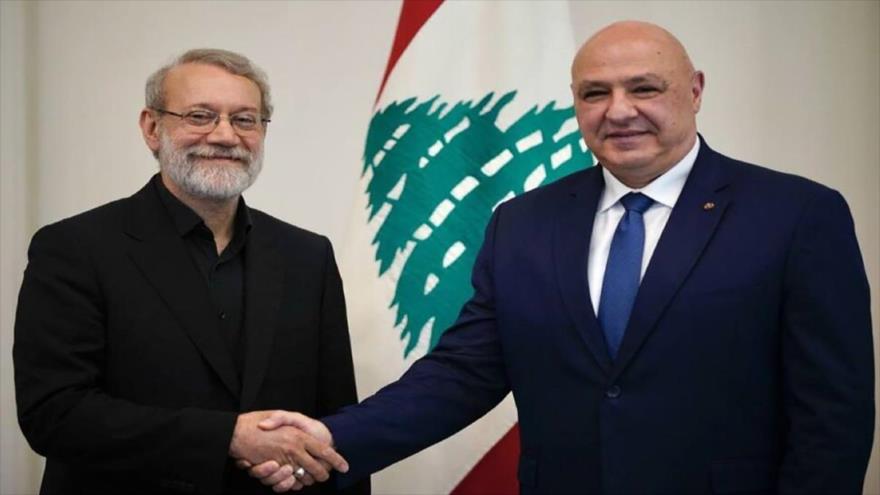 Secretario del Consejo Supremo de Seguridad Nacional de Irán, Ali Lariyani (izda.) y el presidente libanés, Joseph Aoun, en Beirut, 13 de agosto de 2025.