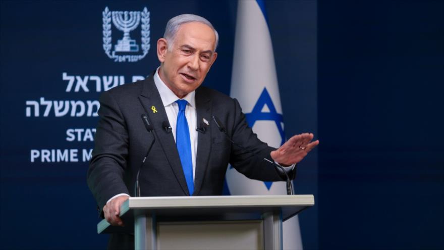 El primer ministro Benjamín Netanyahu habla durante una conferencia de prensa en su oficina en Al-Quds (Jerusalén).